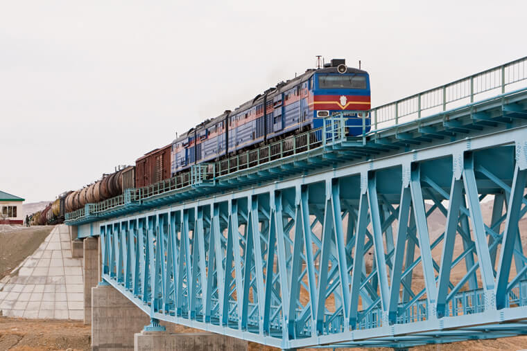 鉄道建設　photo:JICA/Shinichi Kuno